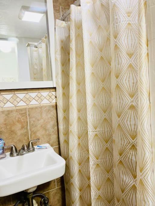 Private Cozy Guest Suite Near Hard Rock Guitar Davie Exterior photo